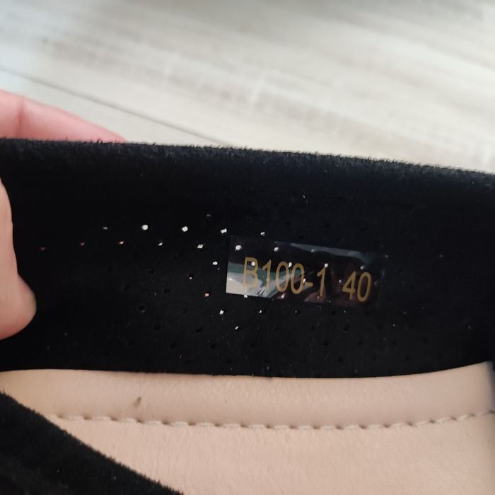 Женский аяк киим сатылады