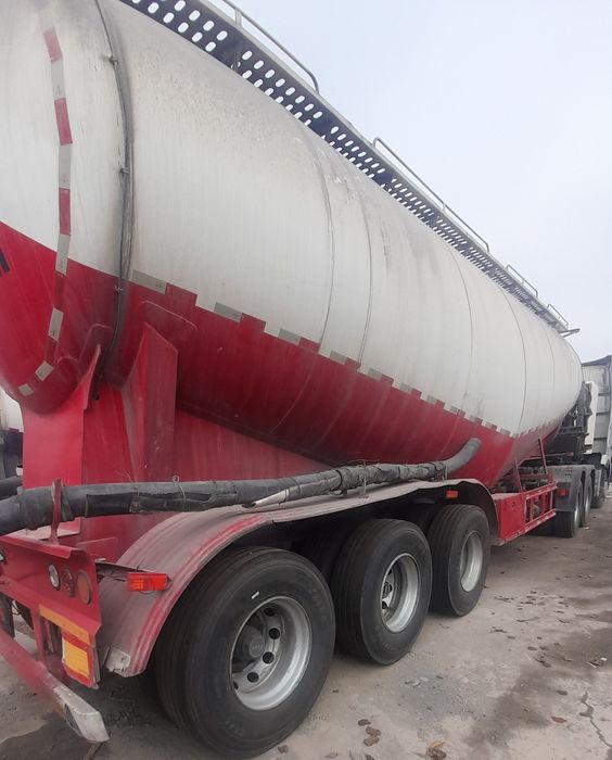 HOWO A7 Цементовоз