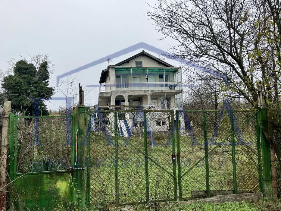 МАСИВНА къща-м-ст Перчемлията