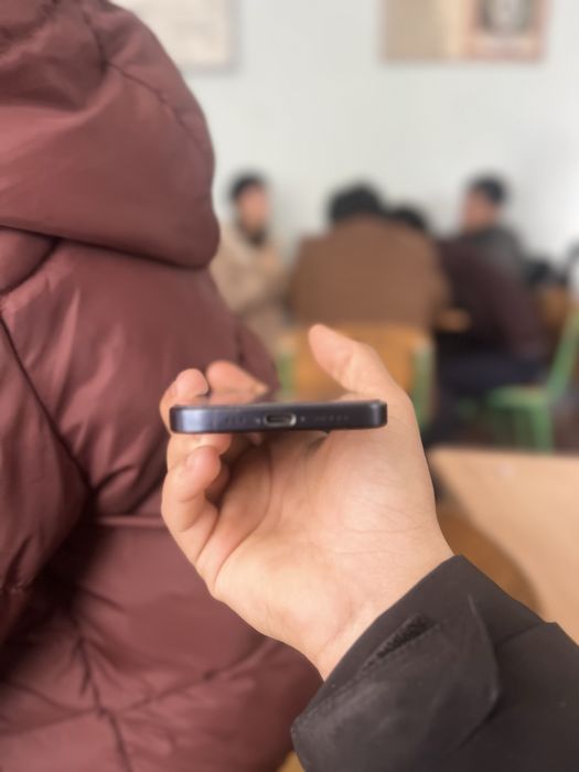 Iphone 15 pro 128 89%.