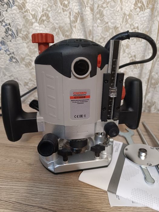 Фрезер вертикальный CROWN CT11002