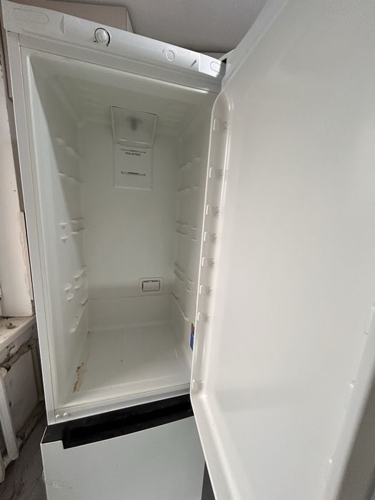 Indesit холодильник