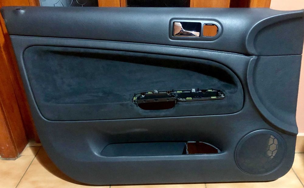 Retapitare plafoane auto, fete de usi, trimuri in Alcantara Originala