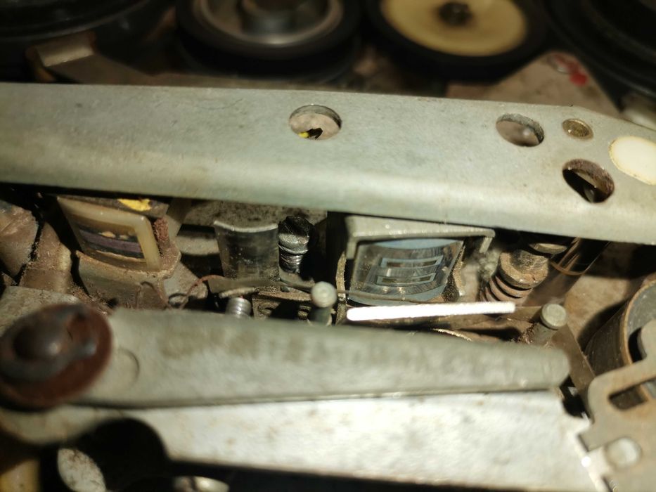 Magnetofon ZK246 pentru piese