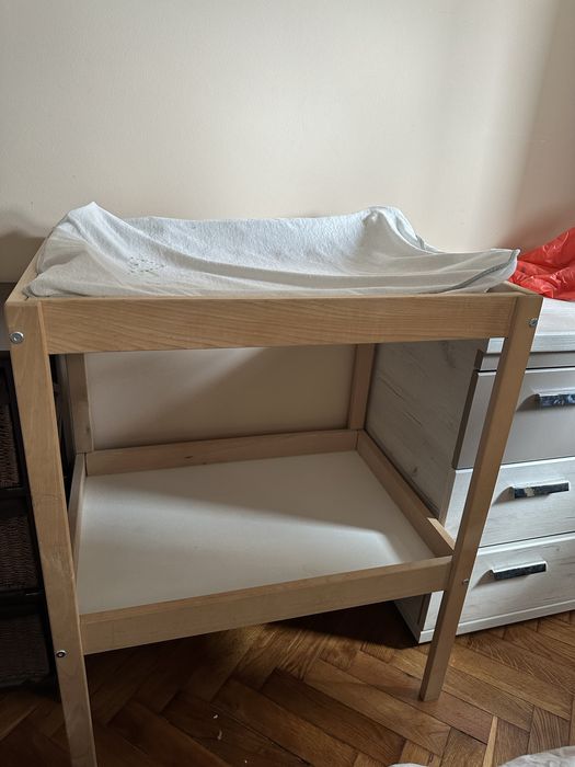 Masă de înfășat bebe