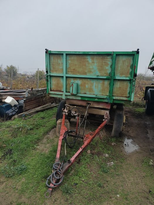 Vând remorca agricola