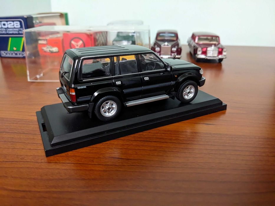 Модель Toyota Land Cruiser 80 1:43