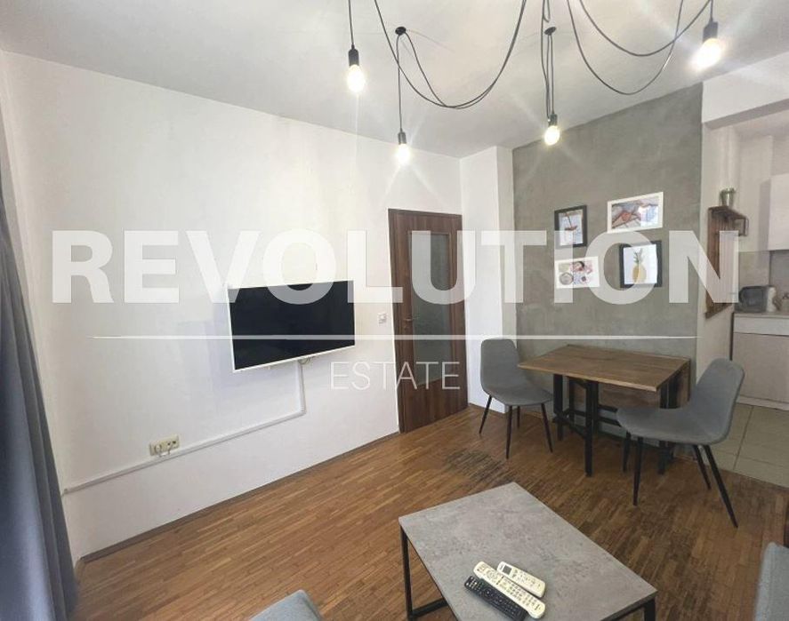 Дава се под наем Двустаен апартамент в Варна, Колхозен пазар - 50 кв.м за 350 € - Снимка #2