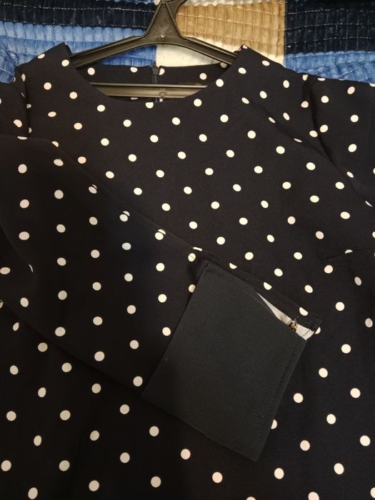 Продам платье темно синее в горошек