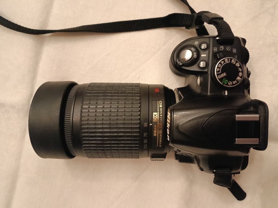 Продавам фотоапарат Nikon D3100