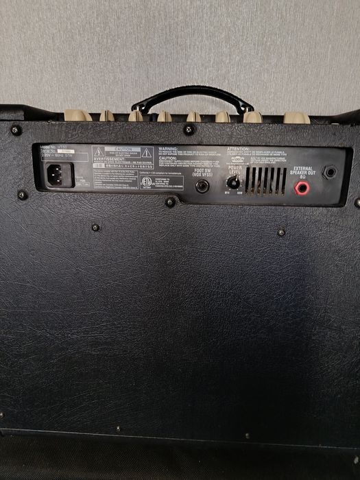 Продам комбо усилитель vox VT50