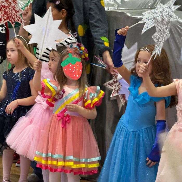 Платье для девочки продам