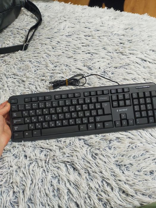 Продам клавиатуру срочно