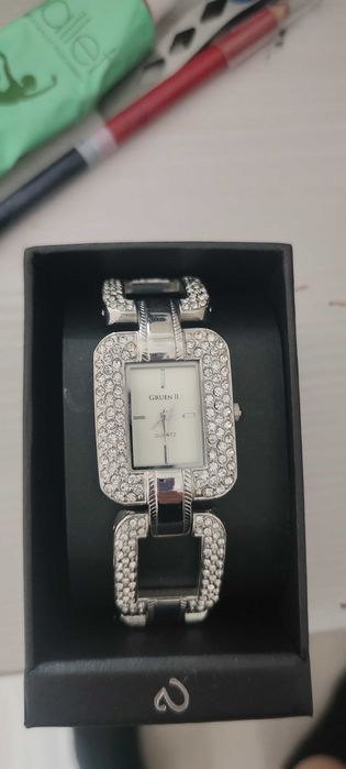 Продам Часы каждый женские