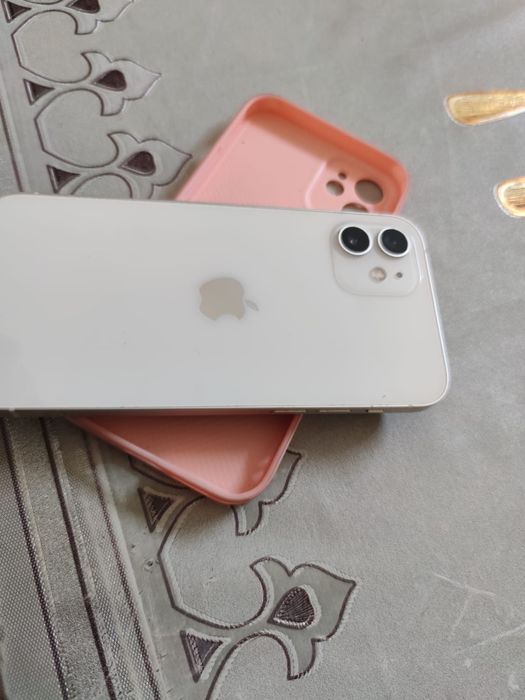 Айфон 12 продам срочно все работает