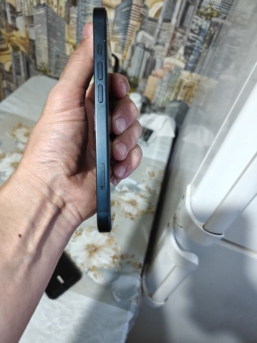 Продам iPhone 13