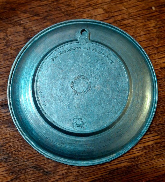 Старинна немска калаена чиниика с детайлен релеф