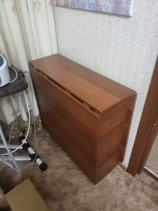 Стол стулья в гостиную