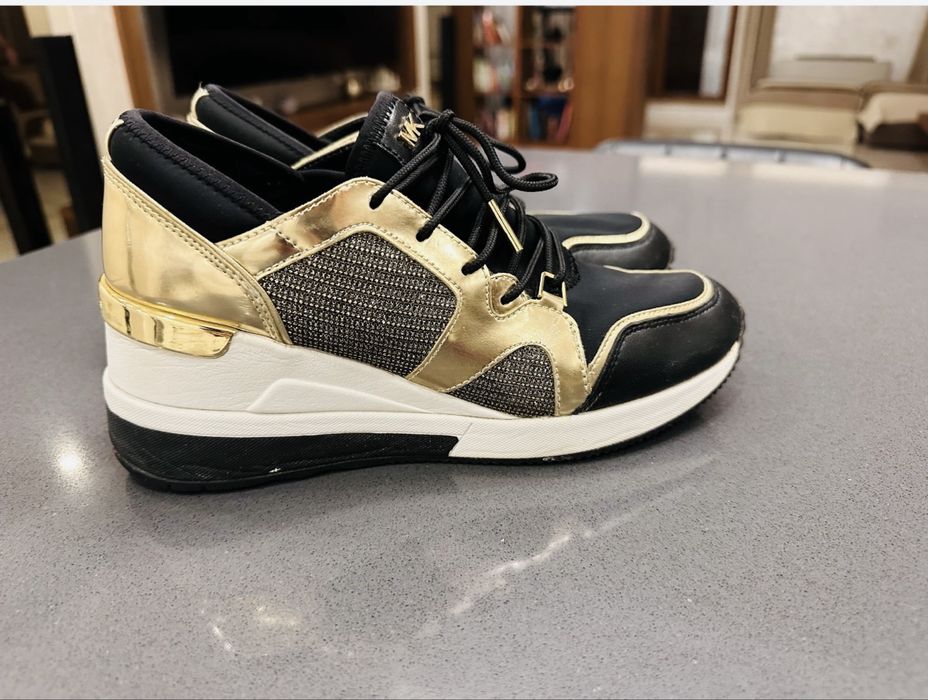 Nike,, Geox,  Merell, replay, g star, guess, michael kors