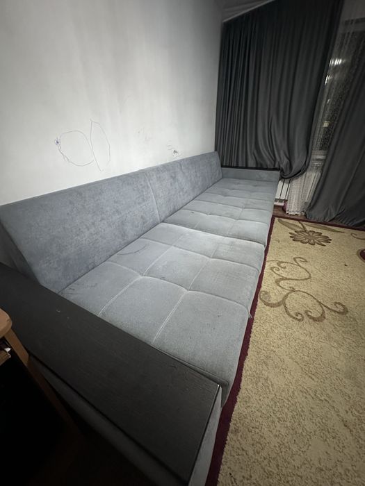 Продам б/у диван, размер 3.80