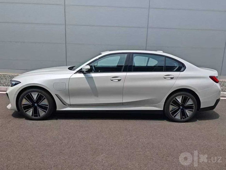 BMW i3 35L и 40L 2025, нардогрей и стальной цвет