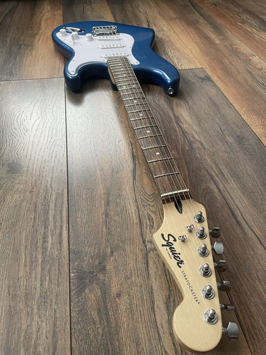 Электрогитара Squier stratocaster