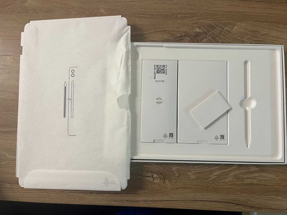 Samsung Galaxy Tab S9FE+ & Magic Keyboard