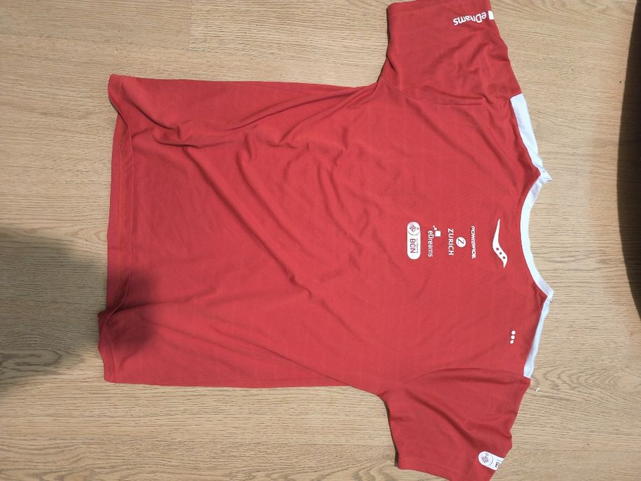 Оригинална бегаческа тениска Saucony размер XL(От Полумаратона в Барселона)
