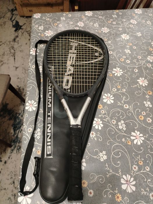 Теннисная ракетка