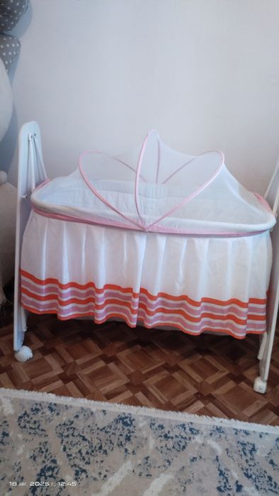 Продается манеж-качалка. В хорошем состоянии.