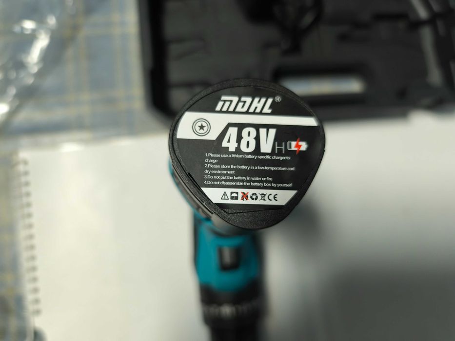 Trusa cu surubelnita electrica cu 2 acumulatori 48 V