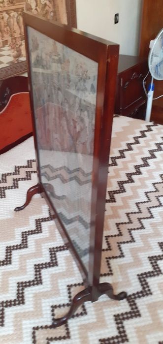 Антикварна дървена рамка с гоблен