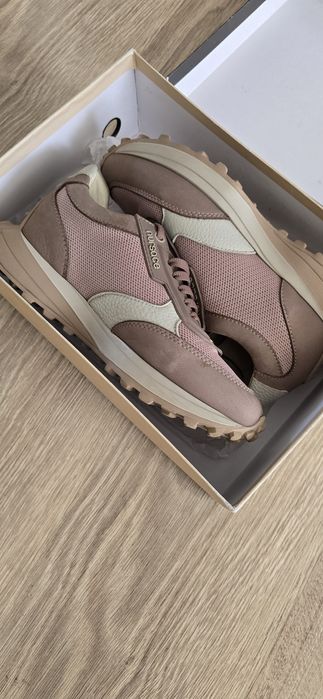 Продам кроссовки Nursace оригинал ,36 размер36 размер