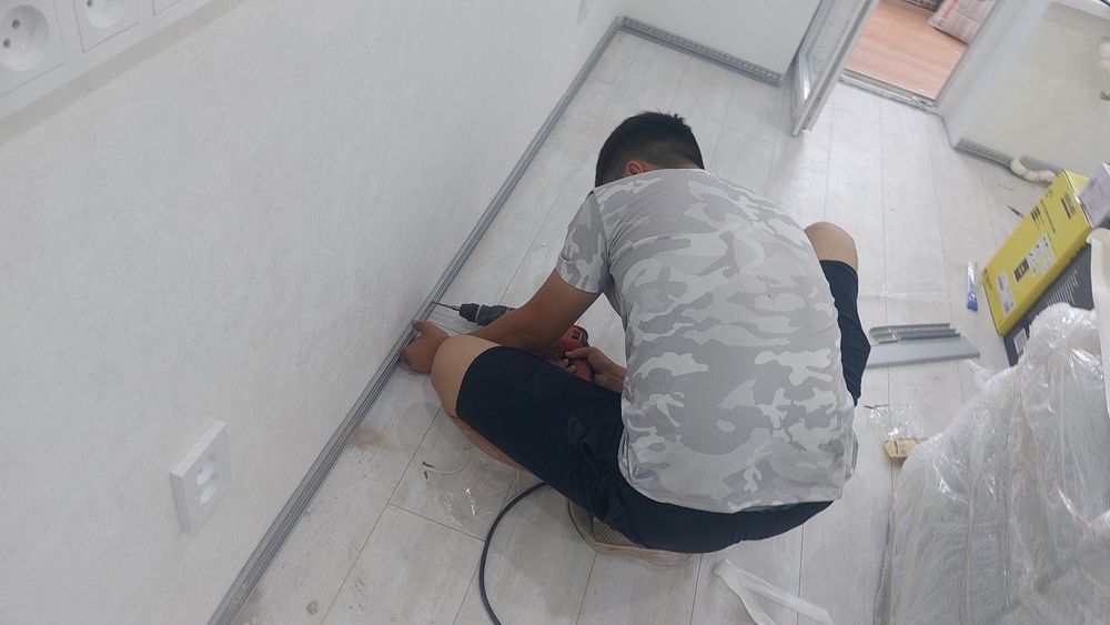 Установка плинтус и гардины