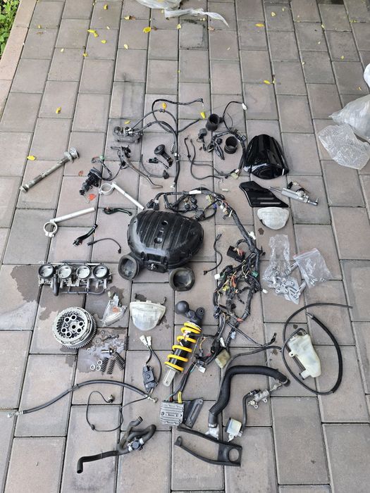 Piese Suzuki gsxr 1000 k7  Cadru cu acte, bascula,instalatie electri