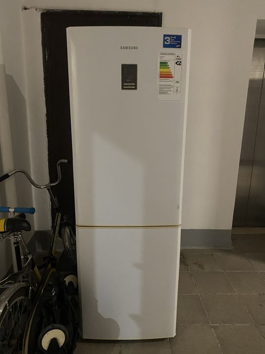 Продам Холодильник samsung