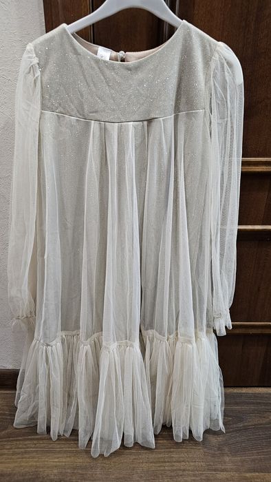 Продаётся нарядное платье для девочки