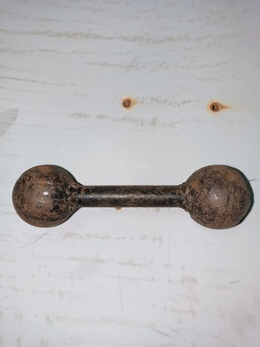 Гантеля. спортивный инвентарь.