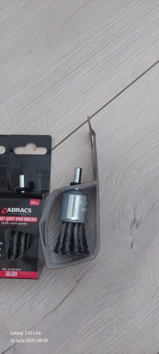 Vând Perie cu noduri răsucite