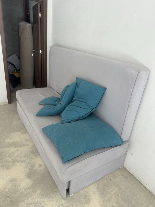 Диван разтегателен възглавнички
