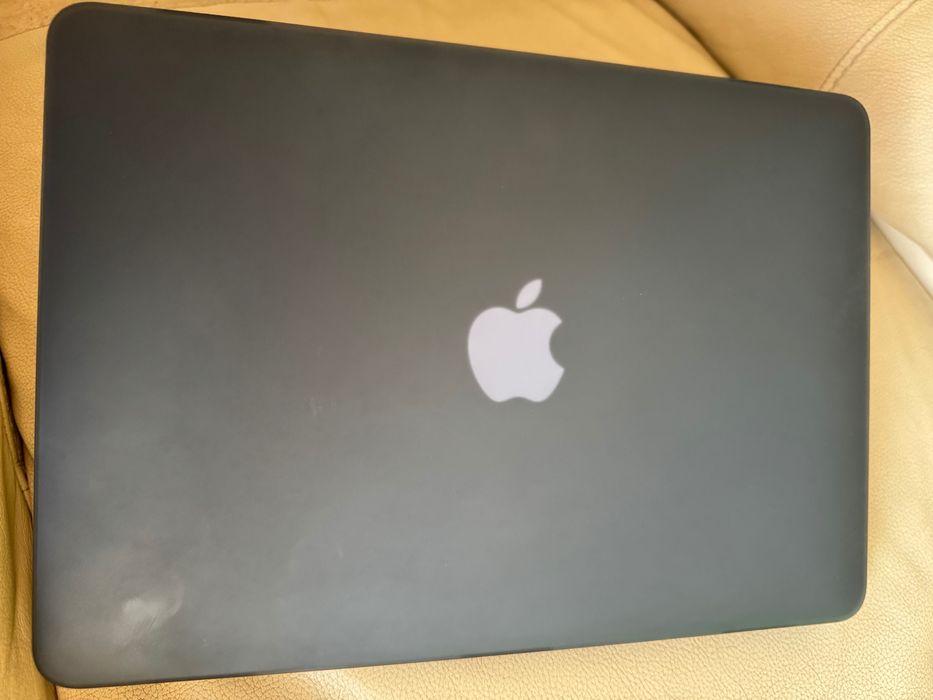 Продавам Mac Book Air