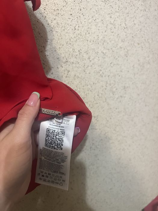 Тениски на Guess