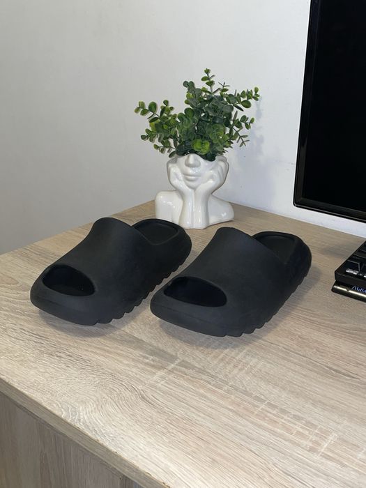 Yeezy slides adidas