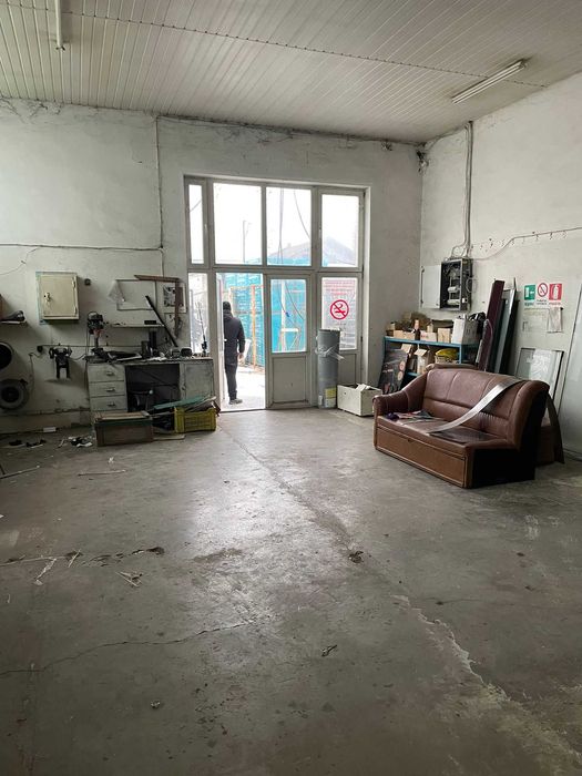 Sectie PVC de inchiriat. 98mp+ curte 105 mp.