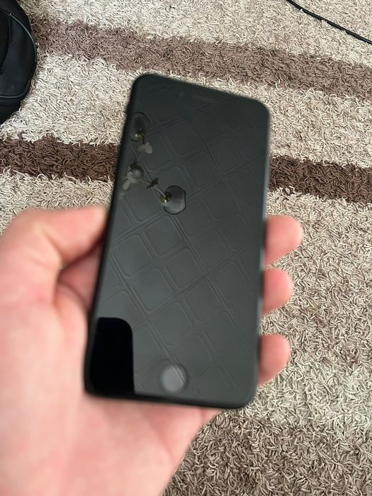 Срочно продам айфон se