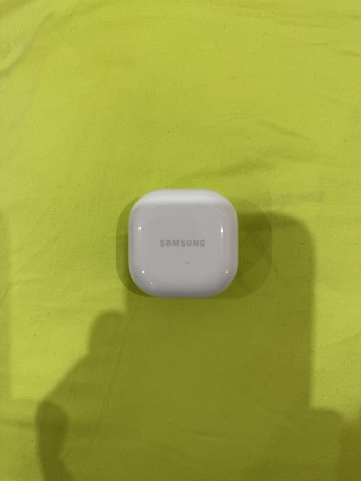 Продам S23Ultra с аксессуарами срочно!