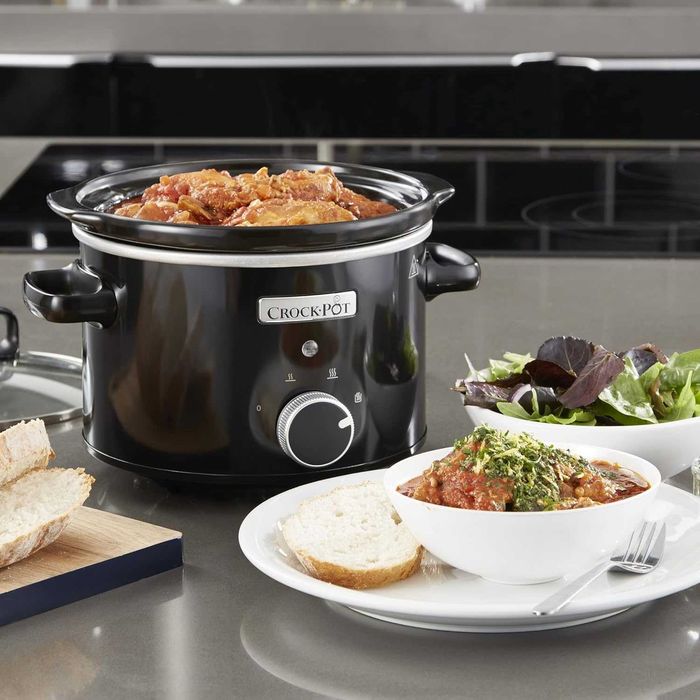Бавноготвеща готварска печка Crock-Pot | Подвижна, керамична купа | 2,4 л (1-2 души | Енергийно ефективна | Черна [CSC046] [Енергиен клас A]