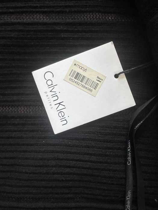 Продается крфточка calvin klien