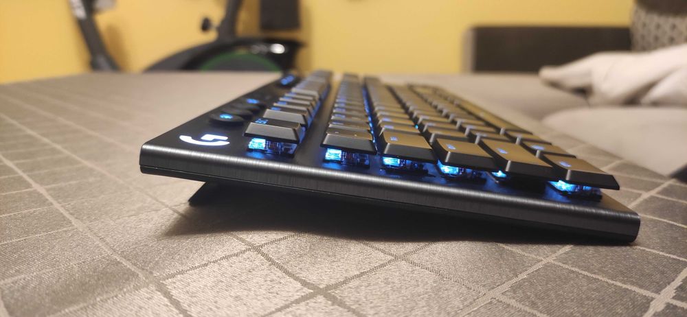 Безжична клавиатура Logitech G915 TKL (tenkeyless, US layout)