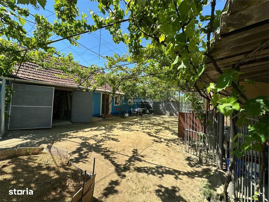 Casa Cocheta, Locuibila imediat,  cu Gradina si Curte,1500mp., Com.Bir